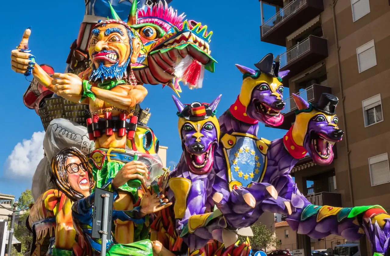 Los festivales de invierno en Sicilia son emocionantes y llenos de color — Terje Lillehaug /Shutterstock Los 8 mejores destinos para tomar el sol en invierno