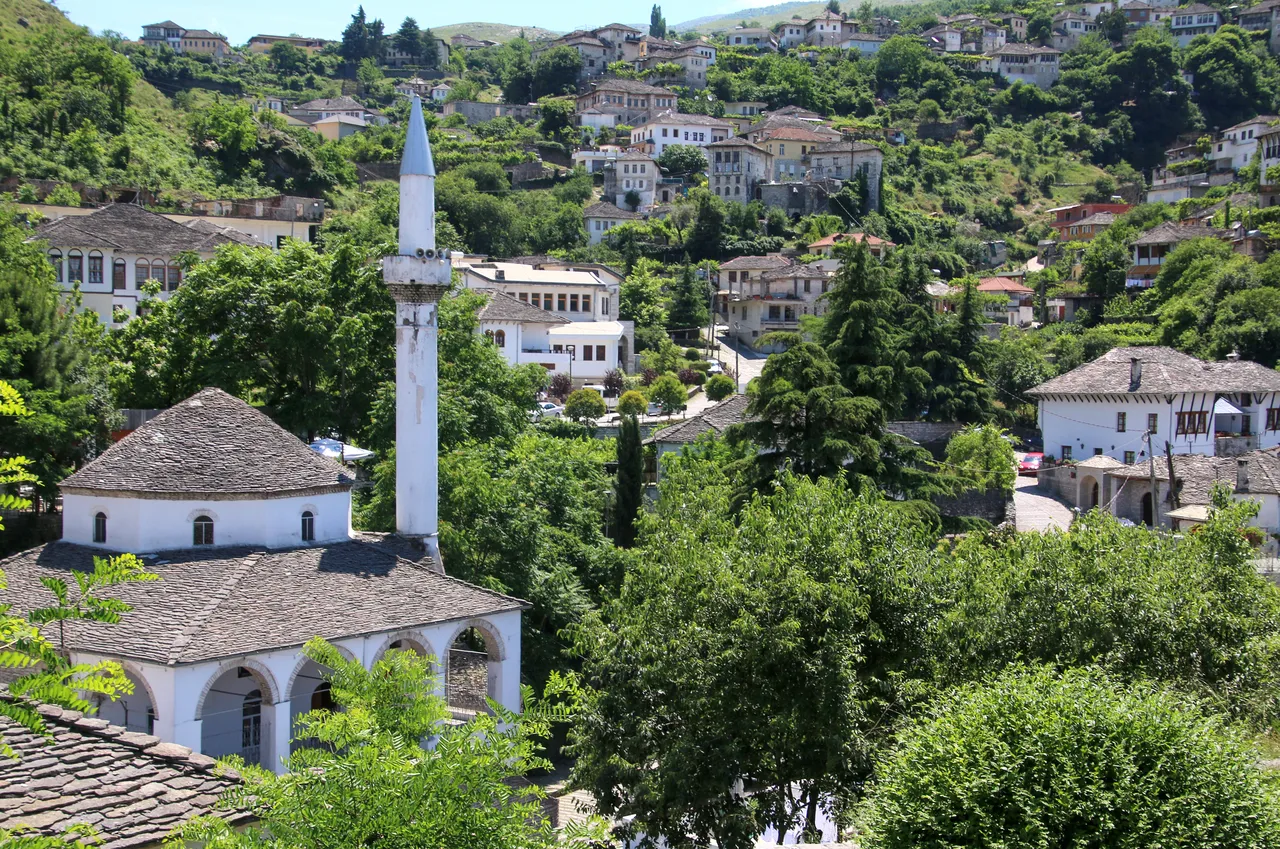 Mešita na starém bazaru v Gjirokastëru