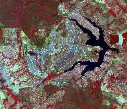 Aerial view of Brasília — Coordenação-Geral de Observação da Terra/INPE from Brasil, CC BY-SA 2.0, via Wikimedia Commons