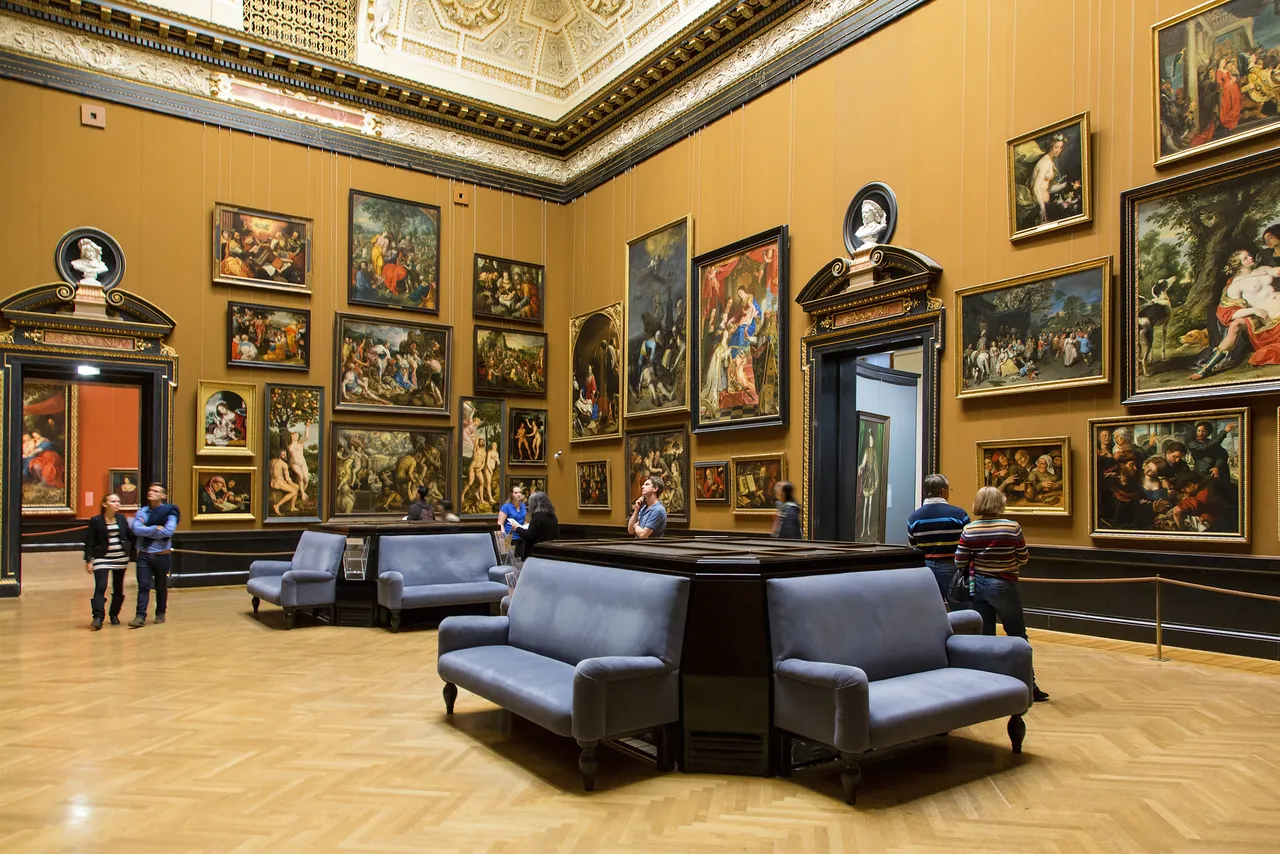 Gran sala de uno de los museos de Viena