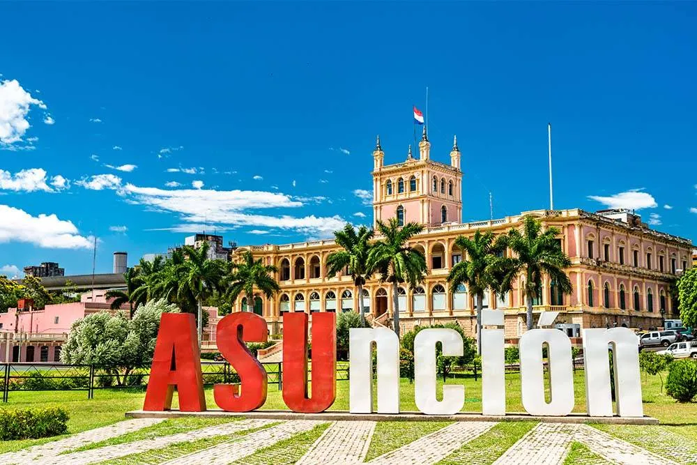 Asunción’s eponymous city sign in the foreground of the Palacio de López