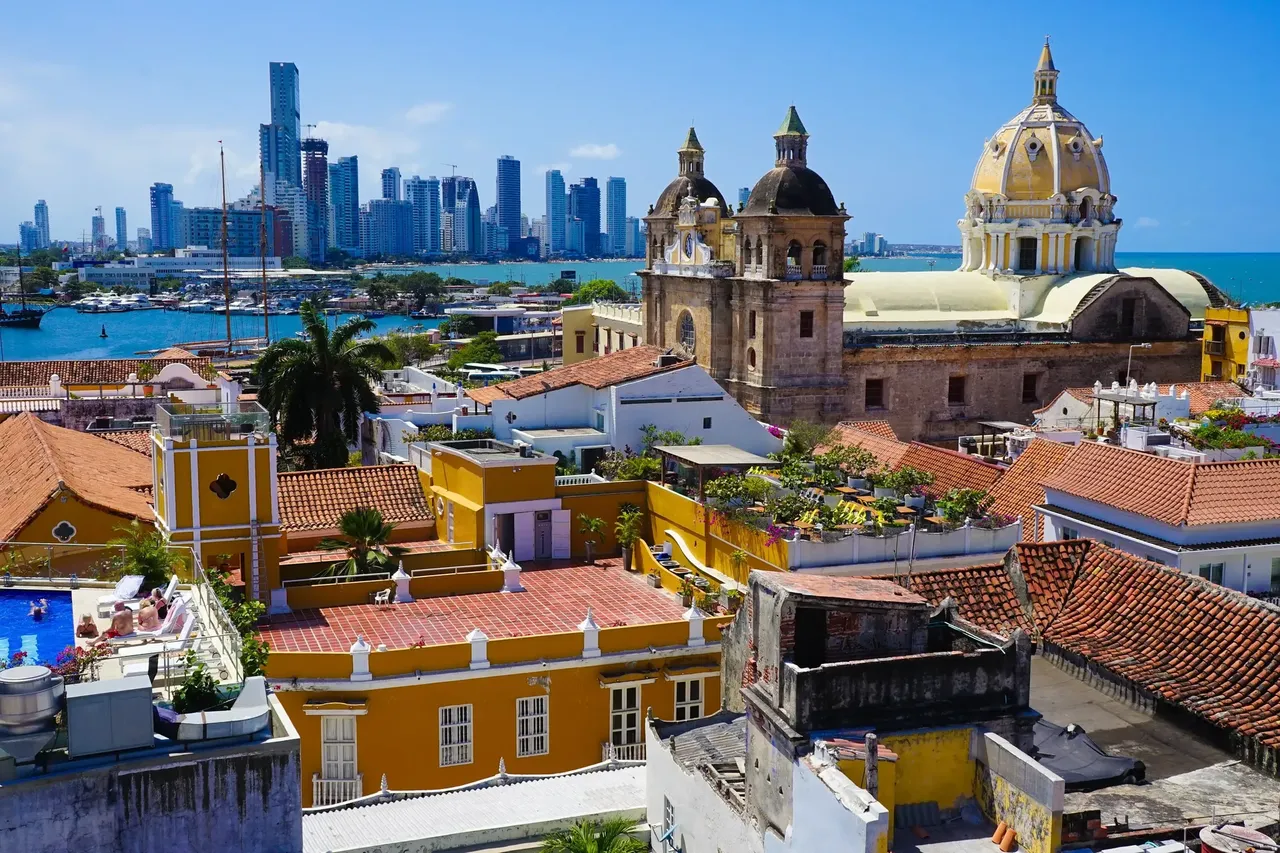 Situada en la costa caribeña, Cartagena puede ser muchas cosas para mucha gente - Shutterstock