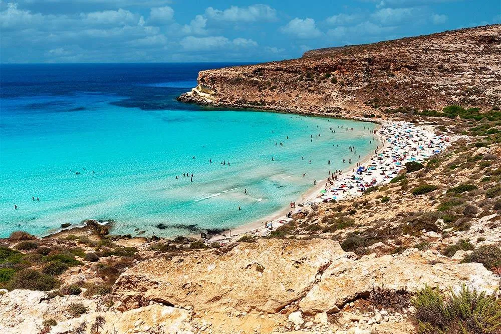 View over Spiaggia dei Conigli — Shutterstock