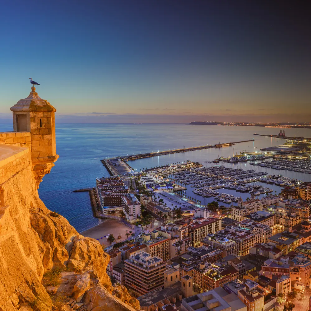 Gozar de la vida con poco dinero: tu guía de viaje asequible a Alicante