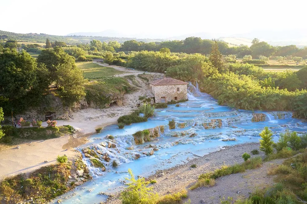 Saturnia leží mimo hlavní turistické trasy na jihu Toskánska